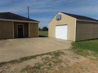 1097 Sens Rd, Sealy, TX 77474