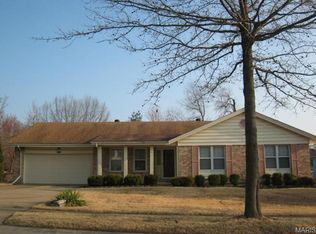 15946 Country Ridge Dr, Chesterfield, MO 63017