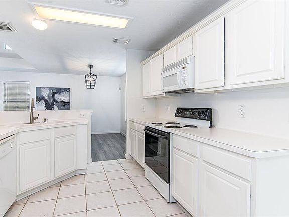 4th image of 20343 Fairfield Park Way