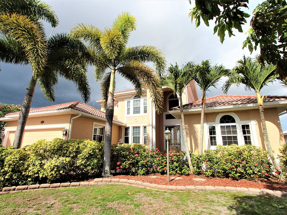 1st image of 210 Venezia Ct