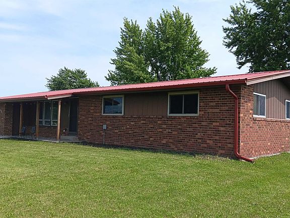 4th image of 566 W Main St