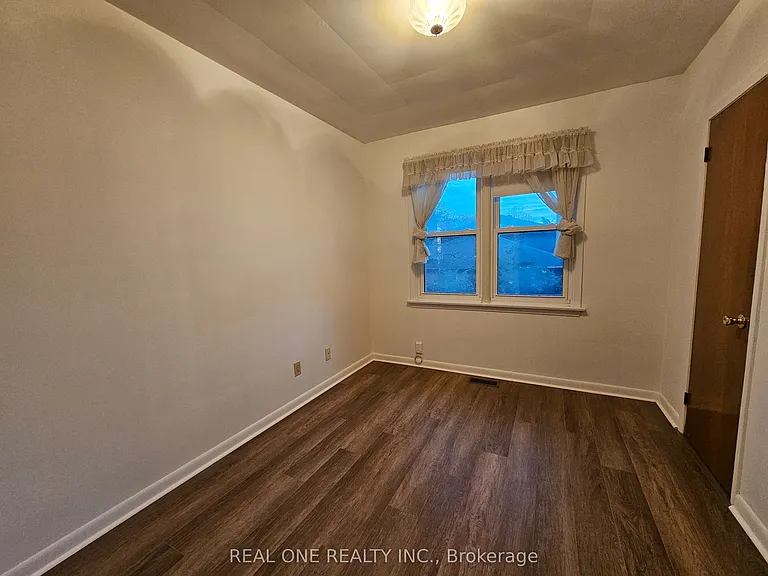 6 Fairhill Cres — Photo 12