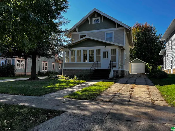 207 N 11th St, Cherokee, IA 51012