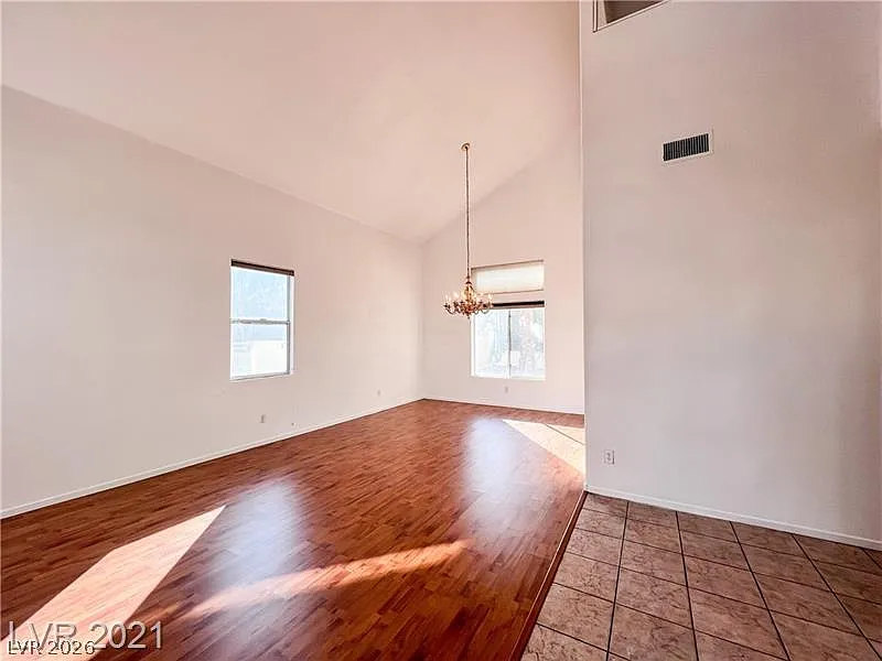 3 bed, 3.5 bath, 1954 sqft, $2,200 — Photo 3