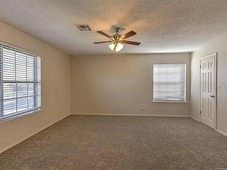 2604 W Hartford St — Photo 25