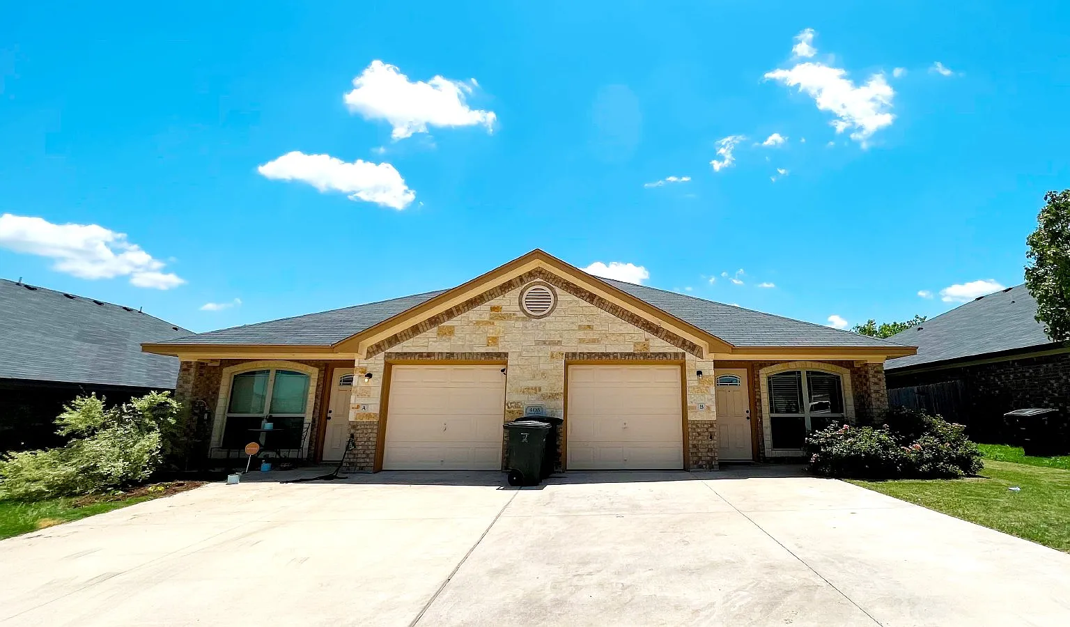 3 bed, 2.0 bath, 1296 sqft, $1,250 — Photo 1