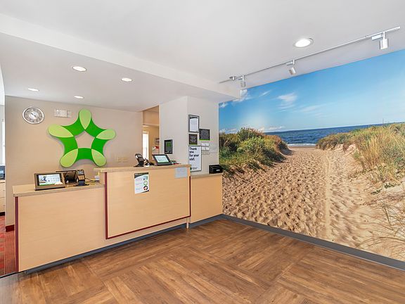 Lobby and Guest Check-in