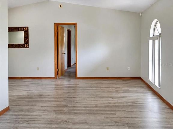 5th image of 1004 YALE DRIVE