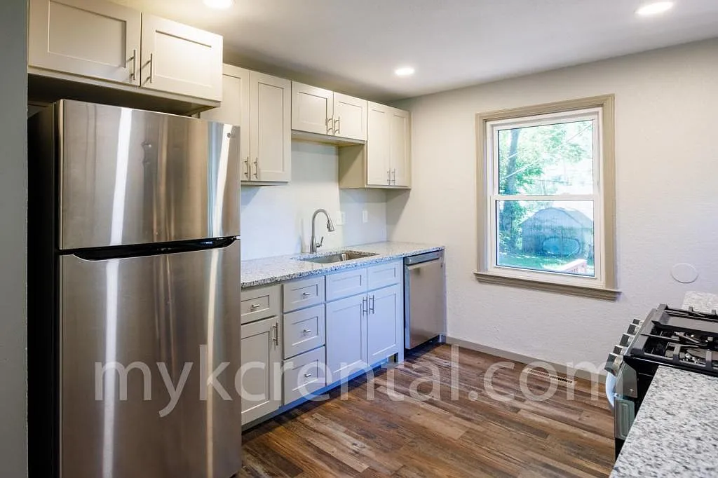 7915 W 59th Terrace — Photo 4