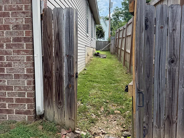1717 Point West Dr — Photo 61