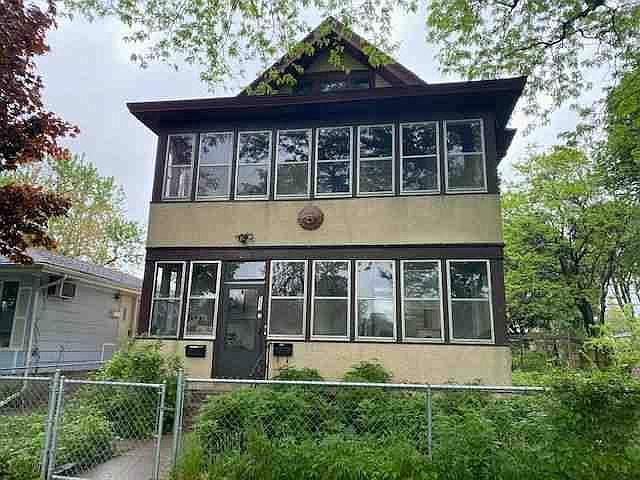 1st image of 227 Winifred St E APT 1
