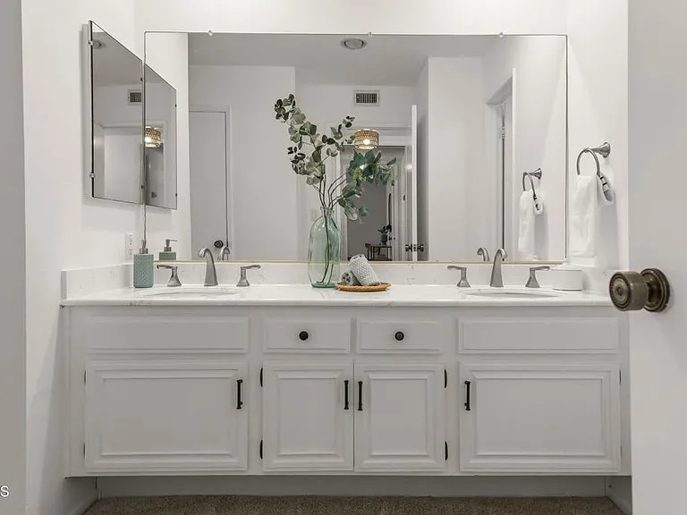 640 S Lake Ave #105 — Photo 22