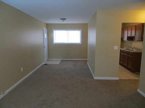 3rd image of 1290 Landis Ln