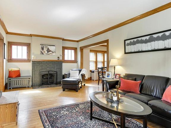 3rd image of 2033 Stanford Ave