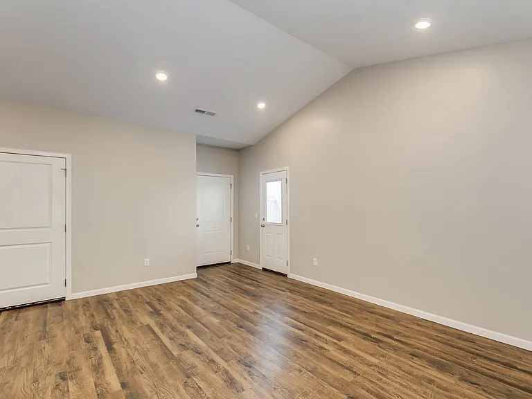 421 S Longbranch Dr — Photo 7