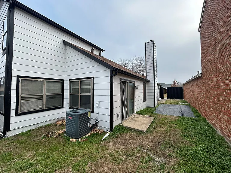 1305 White Lake Dr — Photo 3