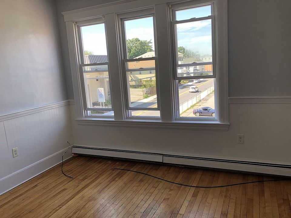 2nd image of 68 Canterbury St