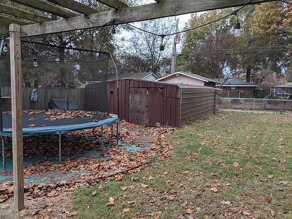 4th image of 504 Wade St