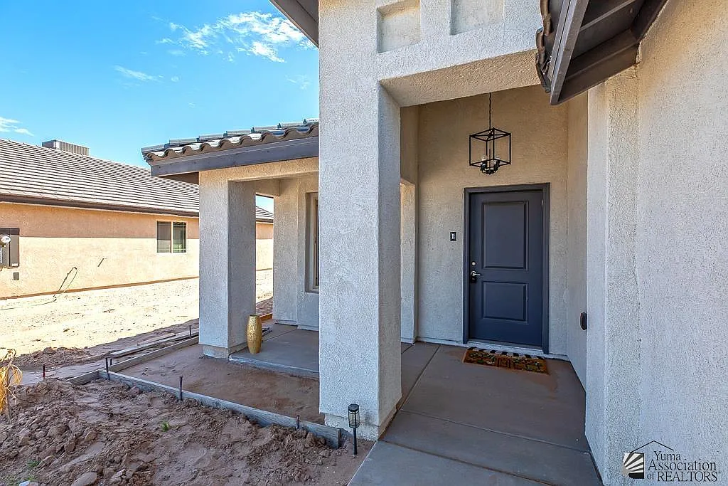 3 bed, 2.0 bath, 1179 sqft, $2,000 — Photo 3