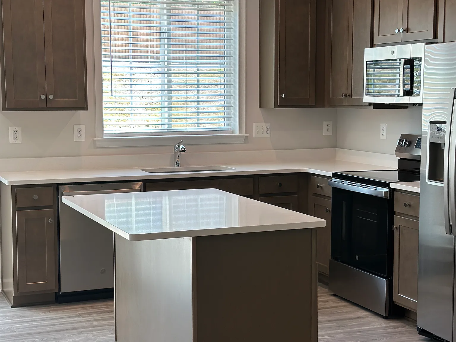 3 bed, 2.5 bath, 1500 sqft, $2,300 — Photo 4