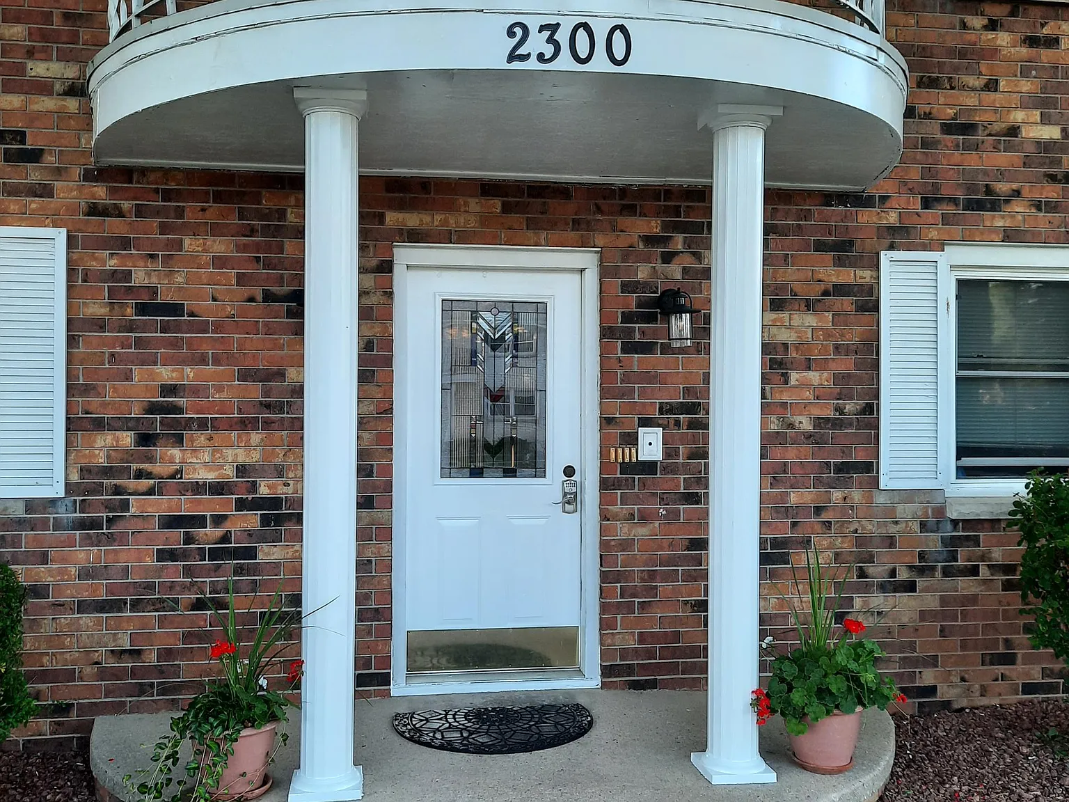 2 bed, 900 sqft, $875 — Photo 2
