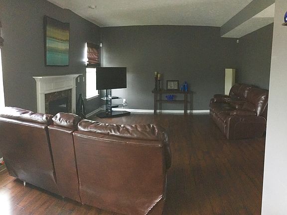 3rd image of 786 Chauncey Ln