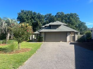 2 Yardley Ln, Hilton Head Island, SC 29928