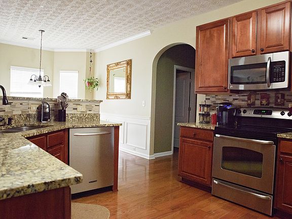 4th image of 100 Sunflower Meadows Dr