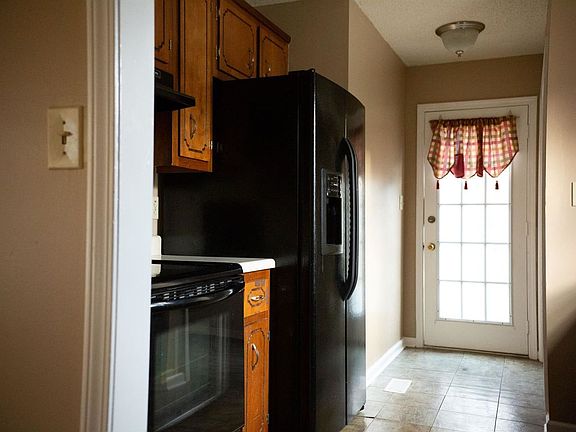 5th image of 733 Princeton Cir