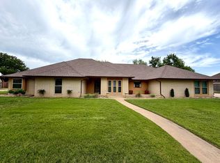 3401 Goldfinch Ln, Enid, OK 73703