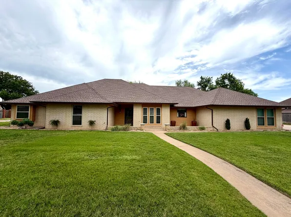 3401 Goldfinch Ln, Enid, OK 73703