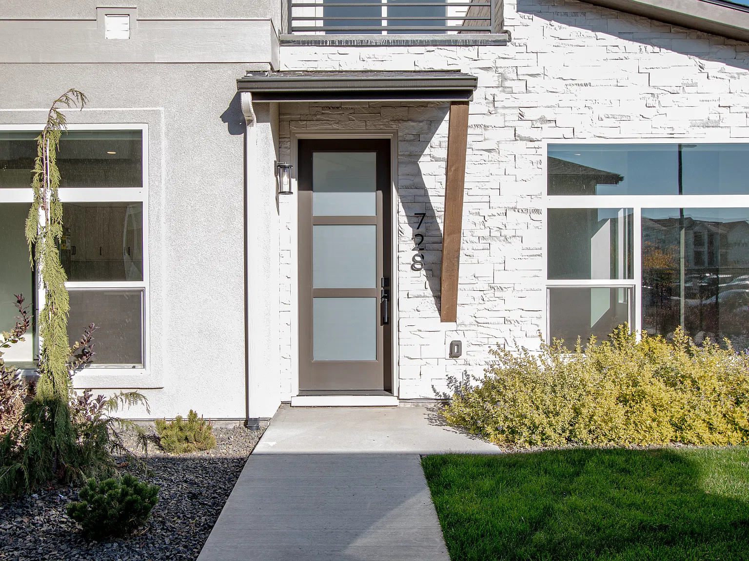 3 bed, 2153 sqft, $2,550 — Photo 1