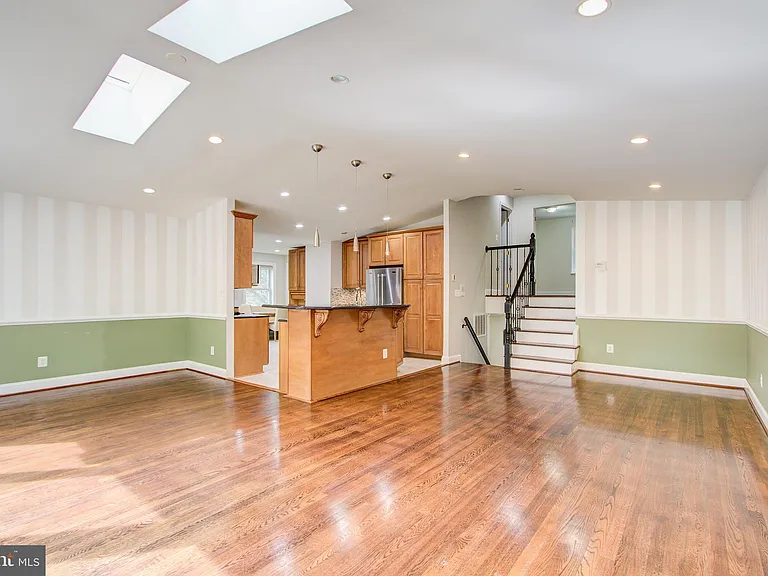 9203 Cedarcrest Dr — Photo 6