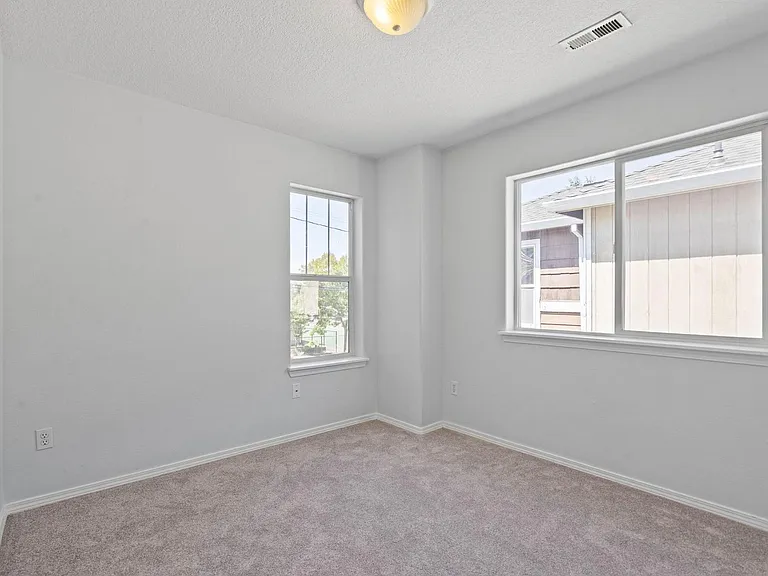 8526 N Haven Ave — Photo 25