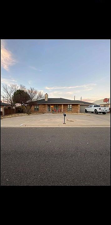 1st image of 601 E Fir St