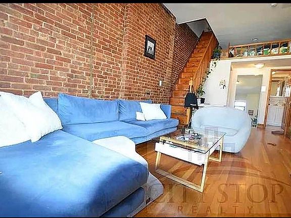 3rd image of 49 W 74th St #Penthouse