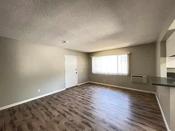 4th image of 695 E Villa St APT 9
