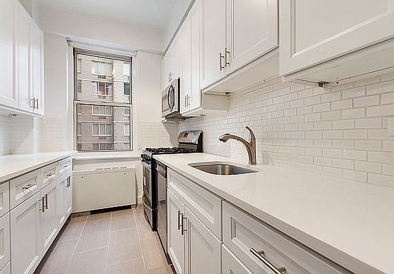 3rd image of 250 E 65th St APT 14C