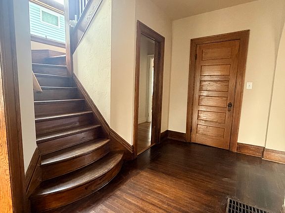3rd image of 44 Alsace Ave