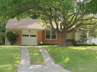 2825 Ryan Place Dr, Fort Worth, TX 76110