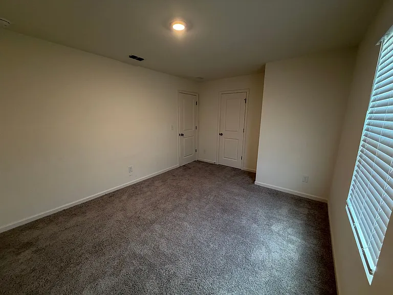 303 Hyde Park — Photo 18