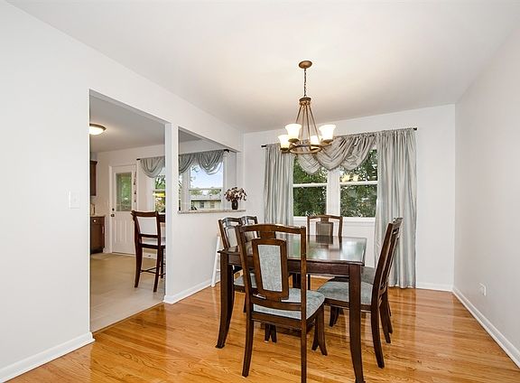4th image of 1419 S Cypress Dr