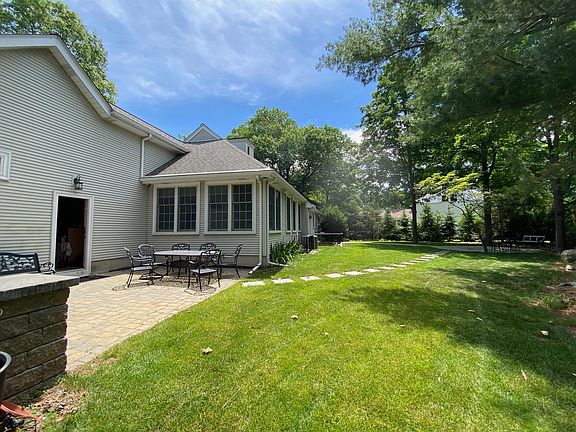 4th image of 24 Hayes Ln