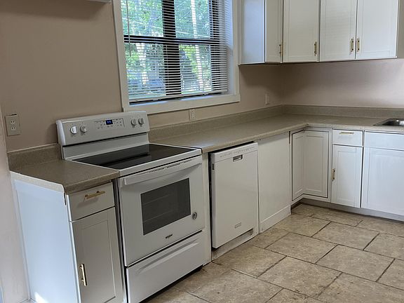 3rd image of 5105 Hollycrest Dr