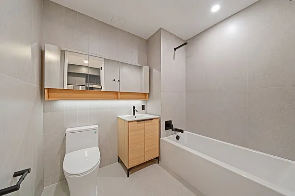 Rented by Carroll Development Leasing LLC | media 27