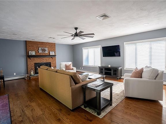 3rd image of 86 Longwood Ave