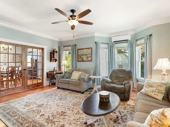 5th image of 32 Sanford St