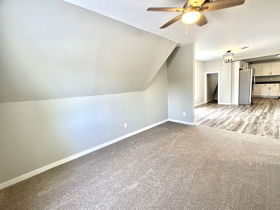 5th image of 930 S Broadway Ave
