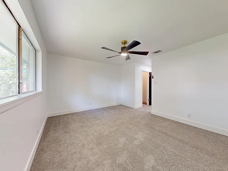 318 Renee Dr — Photo 22