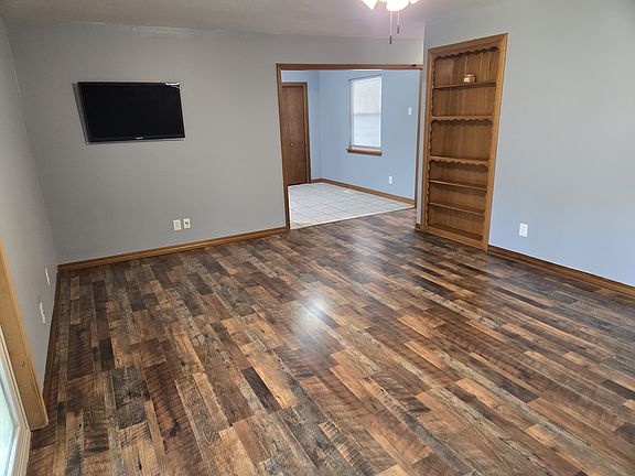 4th image of 624 W Beam Ave